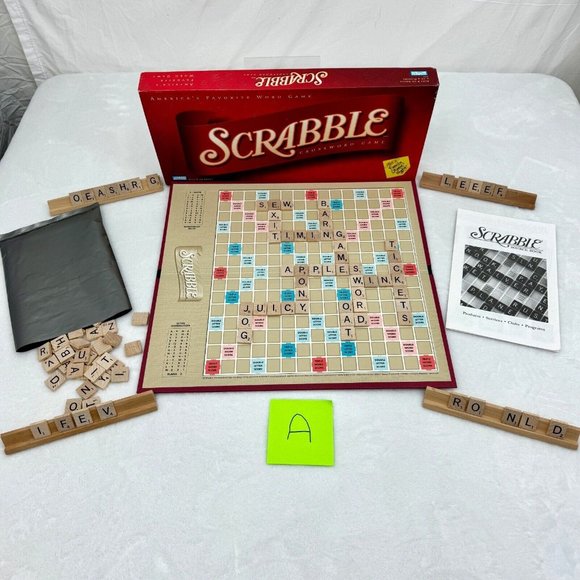 Scrabble Crossword Board Game 2001 Parker Brothers 100% Complete (A) - Picture 1 of 8